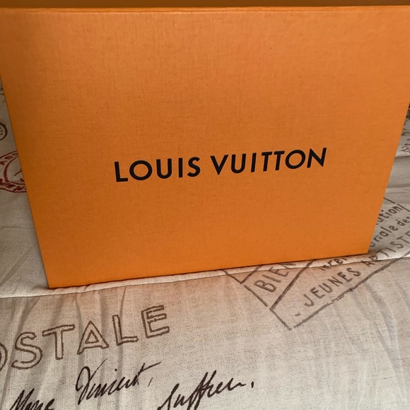 ***SOLD***100% LV Damier Azur Naviglio Messenger - Picture 15 of 16